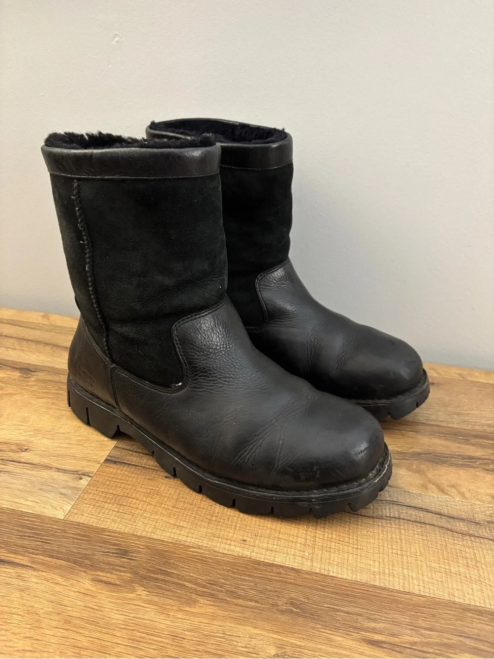 UGG Australia Butte Leather Suede Sheepskin Winter Snow Boots Black Men’s